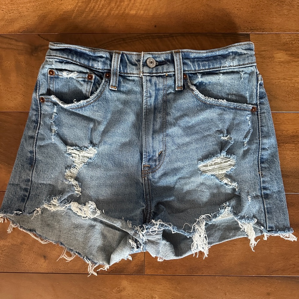 Abercrombie and Fitch Mom high rise Distressed Shorts size 26/2
